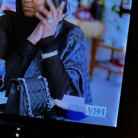 Louis Vuitton Navy Blue Scarf/Wrap🔥 - Picture 2 of 10